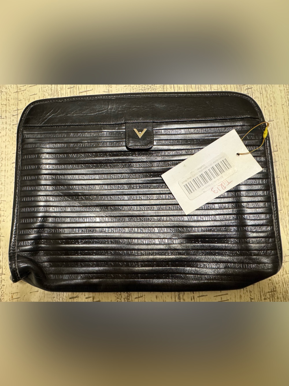 Valentino Black Leather Logo-Embossed Wallet with Gold Accent - Picture 5 of 6